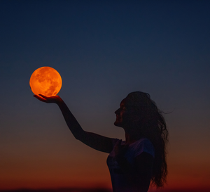 Te 3 znaki zodiaku dotkliwie odczują Pełnię Truskawkowego Księżyca