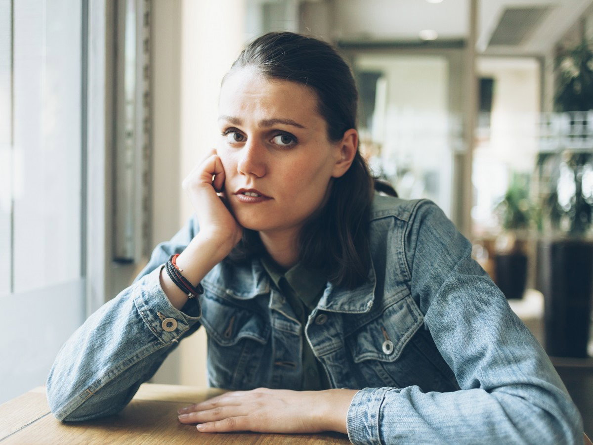 kobieta na randce w restauracji