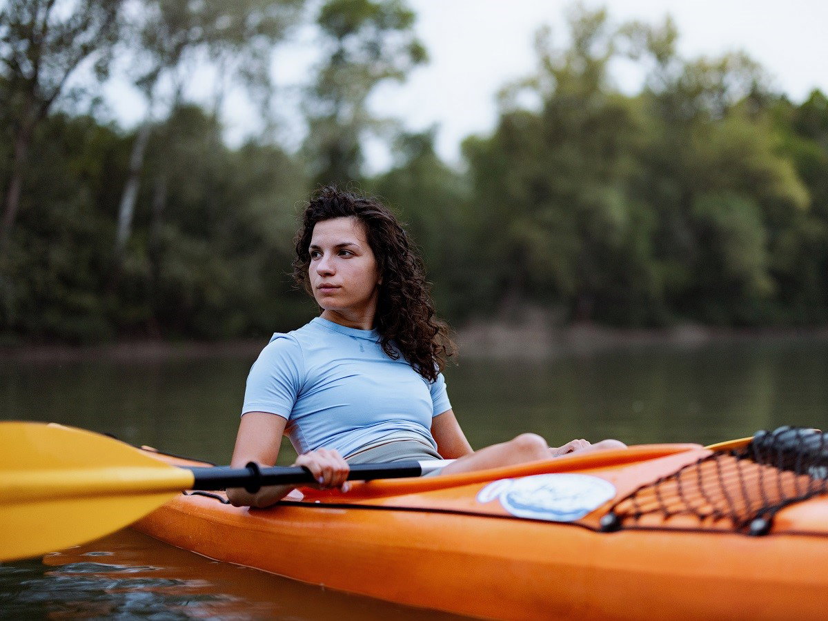 kobieta w kajaku