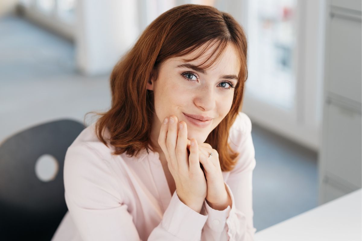 Studentka flirtuje z wykładowcą