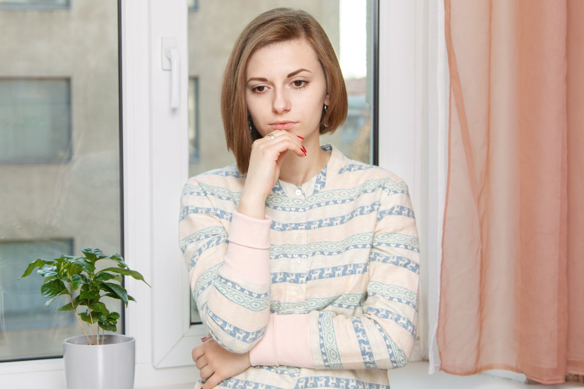 Matka po porodzie zostaje z dzieckiem w domu i klepie biedę