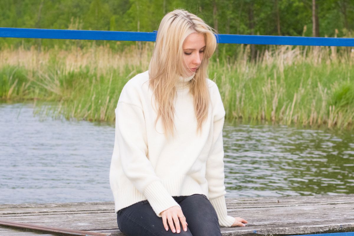 kobieta na wakacjach zazdrości samotnej matce