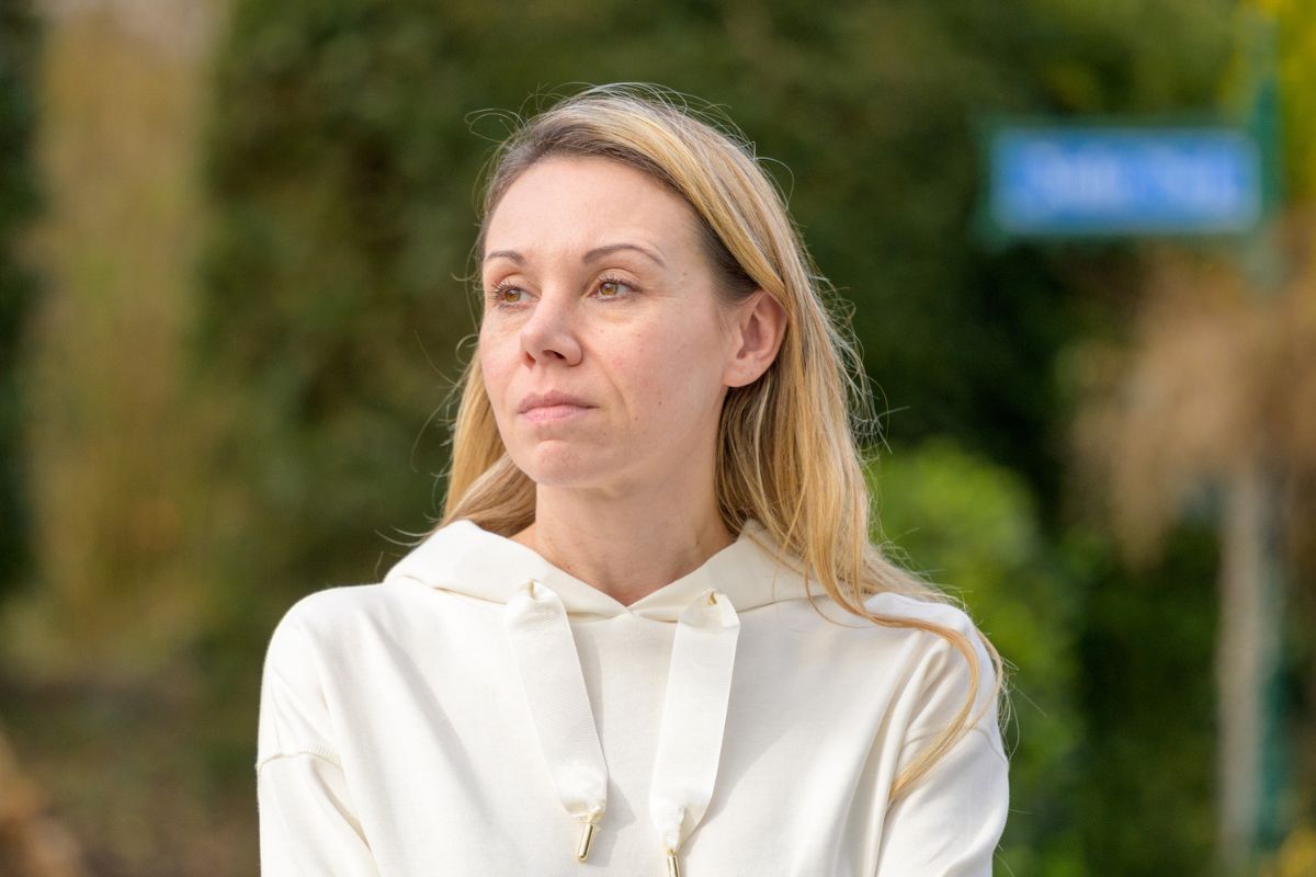 nieszczęśliwa i smutna kobieta