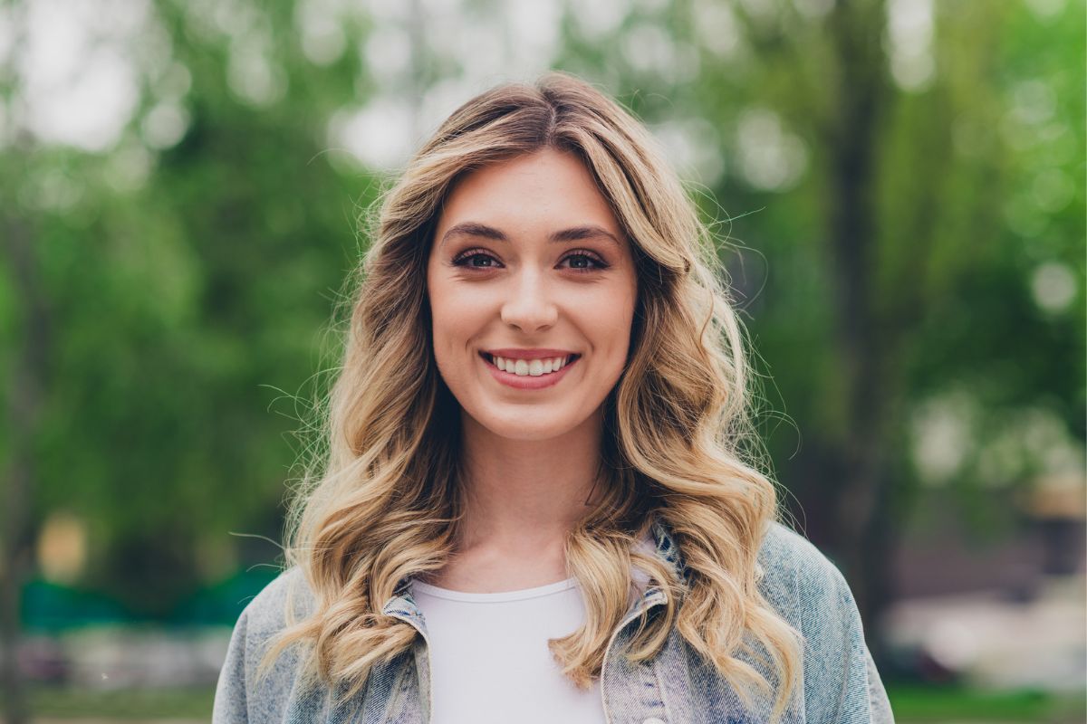uśmiechnięta kobieta