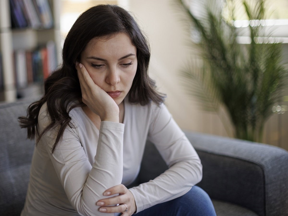 zmartwiona dziewczyna