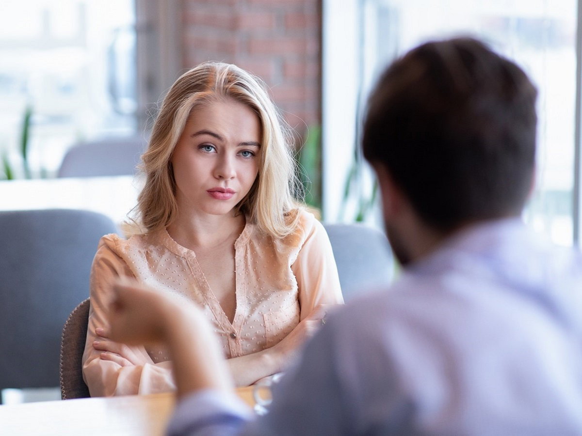 kobieta na randce z internetu