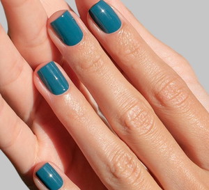 Ten kolor paznokci zachwyci nawet mężczyzn. Nawiązuje do kultowego auta, Getty Images