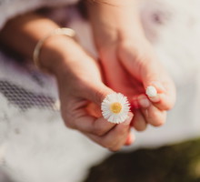 „Lniane paznokcie” królują w salonach kosmetycznych. Pasują każdemu i na wszystkie okazje, fot. Getty Images, madisonwi