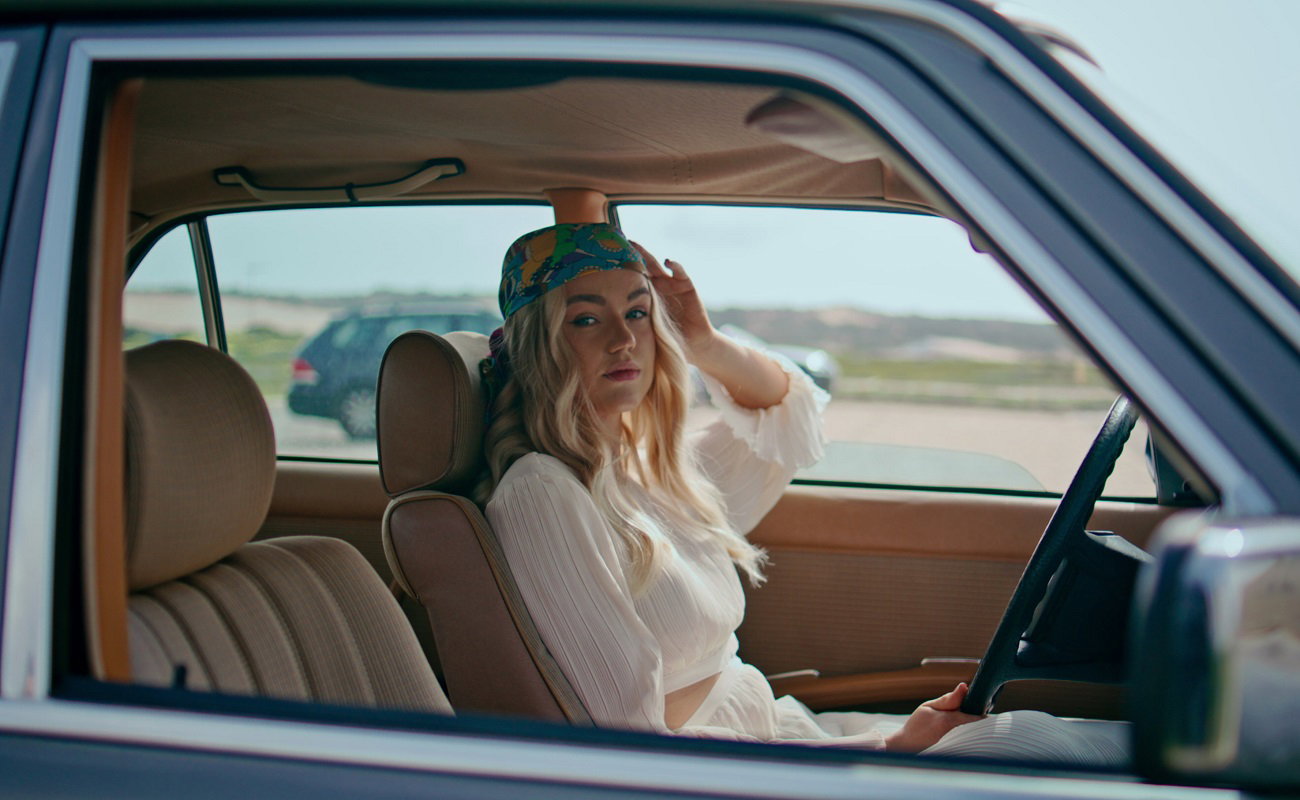 Ten mały dodatek podkręci każdą letnią stylizację. Mają go w szafie wszystkie fanki mody / Getty Images, stockbusters