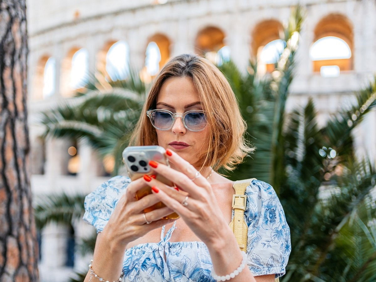 kobieta na urlopie w Rzymie