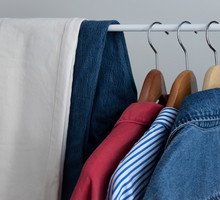 Kiedyś symbol kiczu, dziś modny element w szafie. Tak się noszą największe gwiazdy / Getty Images, Marina Driamina