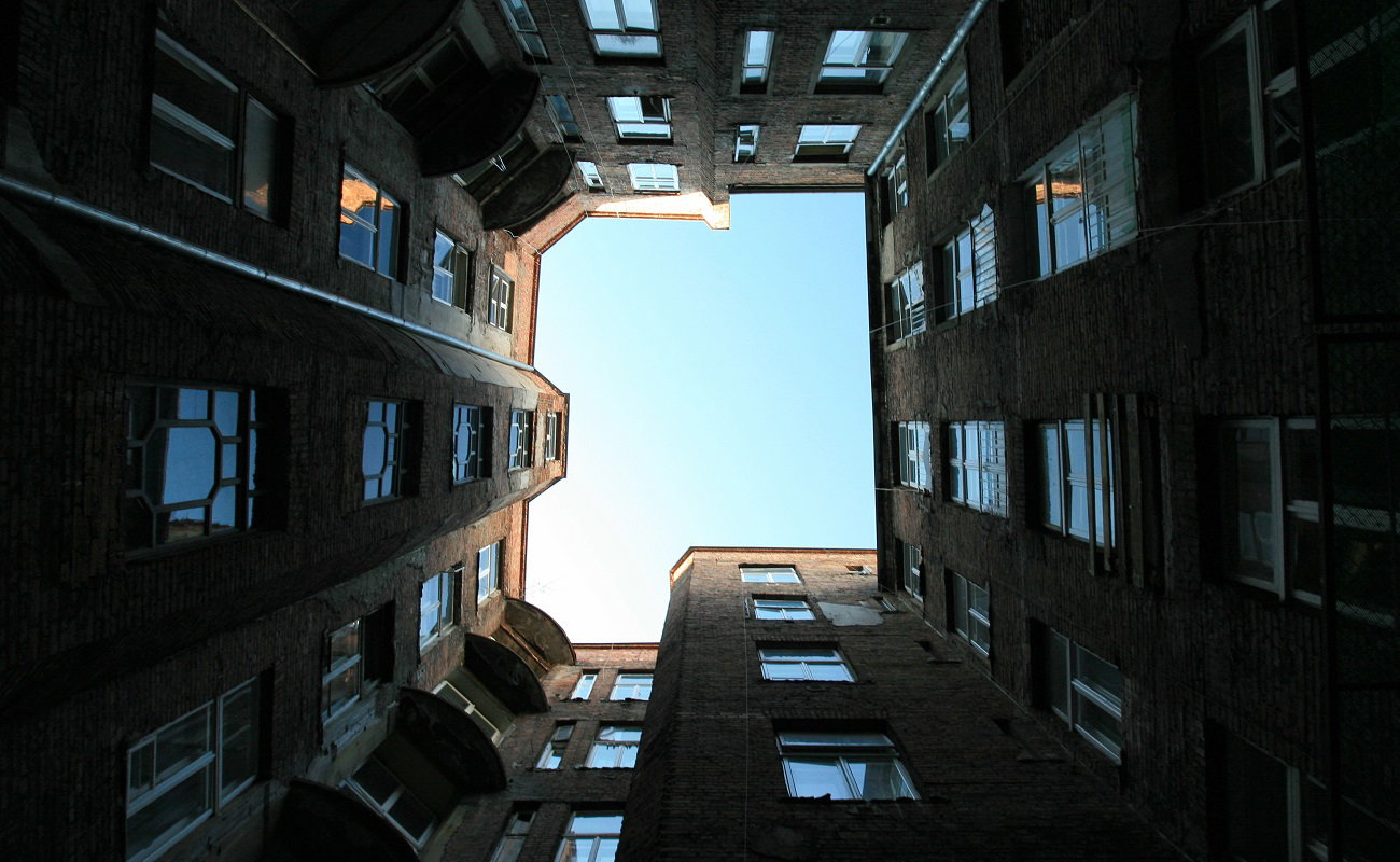 To warszawskie osiedle nawiedzają tłumy. Wszystko przez nowy serial Netfliksa, fot. AdobeStock, Maciej