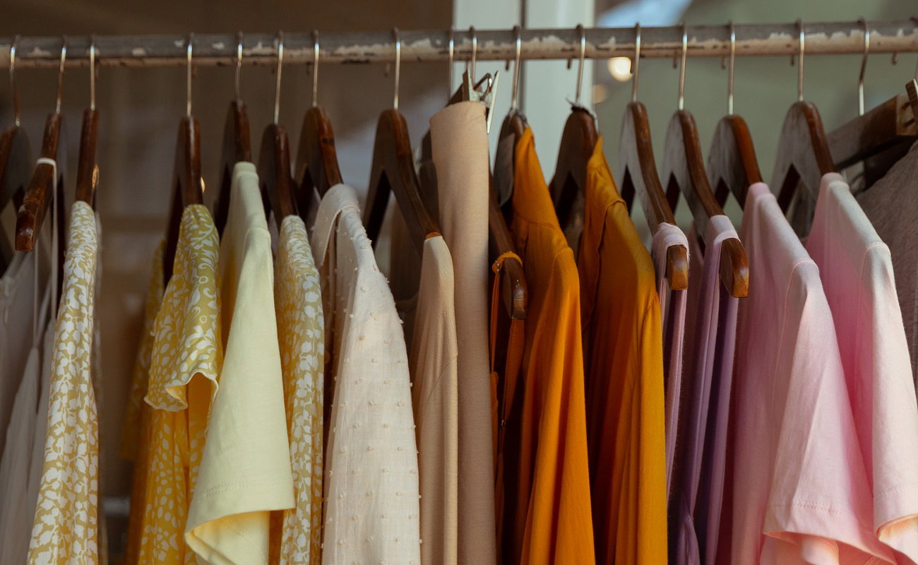 Power pastels królują na ulicach. Te kolory odmładzają i podkreślają każdą urodę / Getty Images, mariiaplo