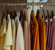 Power pastels królują na ulicach. Te kolory odmładzają i podkreślają każdą urodę / Getty Images, mariiaplo