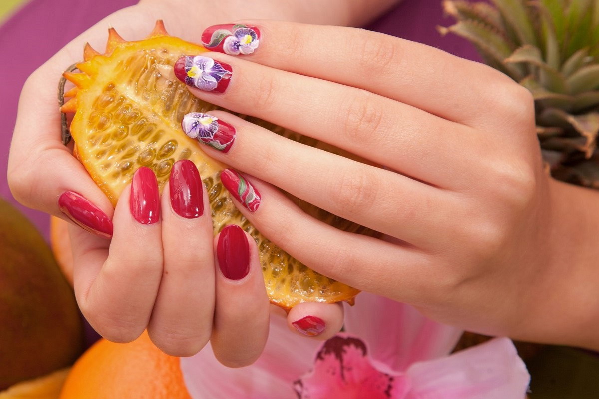 tropikalny manicure