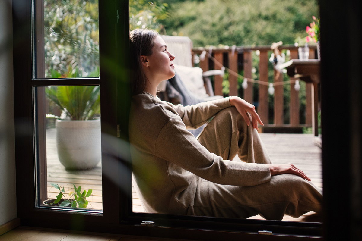 Metoda "54321" pomaga się odstresować. Możesz ją stosować niemal wszędzie / Getty Images, Halfpoint Images
