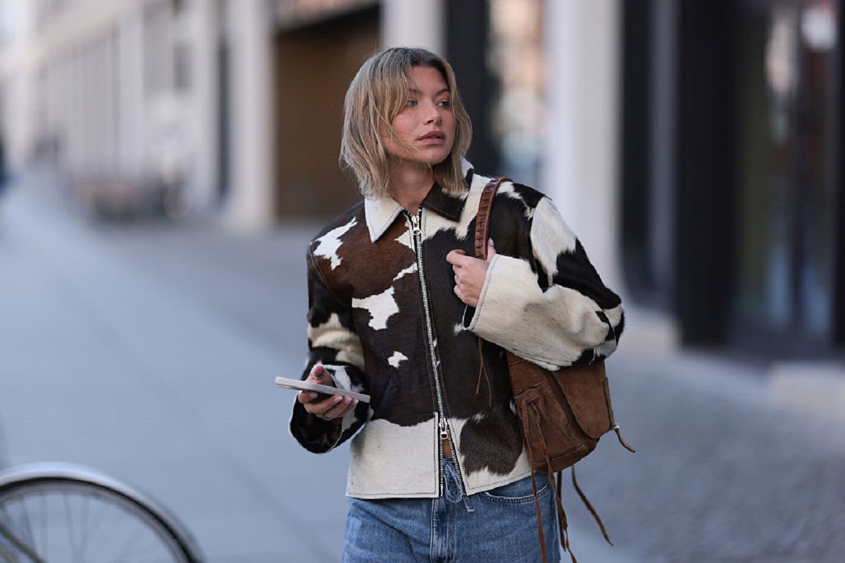 Zwierzęce printy to hit jesieni, ale trzeba umieć je nosić. W takiej odsłonie zrobią efekt "wow" / Getty Images, Jeremy Moeller