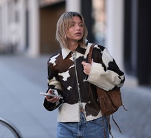 Zwierzęce printy to hit jesieni, ale trzeba umieć je nosić. W takiej odsłonie zrobią efekt "wow" / Getty Images, Jeremy Moeller