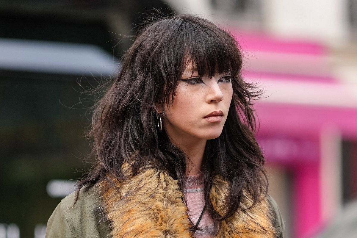 Reaktywacja trendu z lat 80-tych. Kultowa fryzura wraca do salonów fryzjerskich / Getty Images, Edward Berthelot