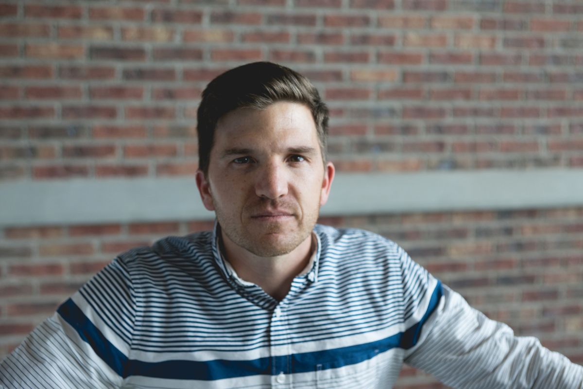 poważny mężczyzna