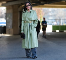 Ten świetny płaszcz to mój ulubieniec na jesień 2025. Zastąpi mi klasyczny trencz / Getty Images, Edward Berthelot