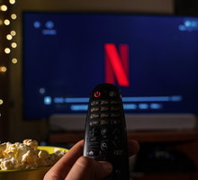 To ostatni dzwonek, by obejrzeć te filmy na Netflix. Znikną do końca miesiąca / AdobeStock, Arpan