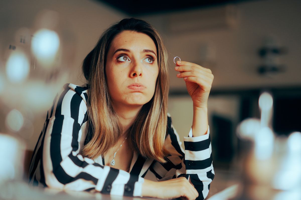 kobieta myśli o rozwodzie