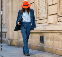 Złota zasada łączenia kolorów. Tak dopasujesz wszystkie ubrania z szafy / Getty Images, Edward Berthelot / Contributor