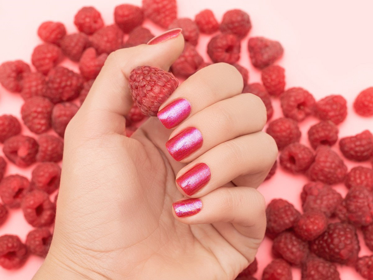 manicure raspberry nails
