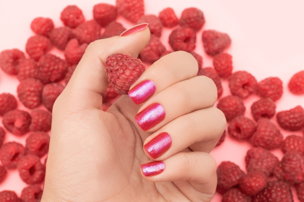 manicure raspberry nails