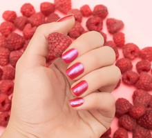 manicure raspberry nails
