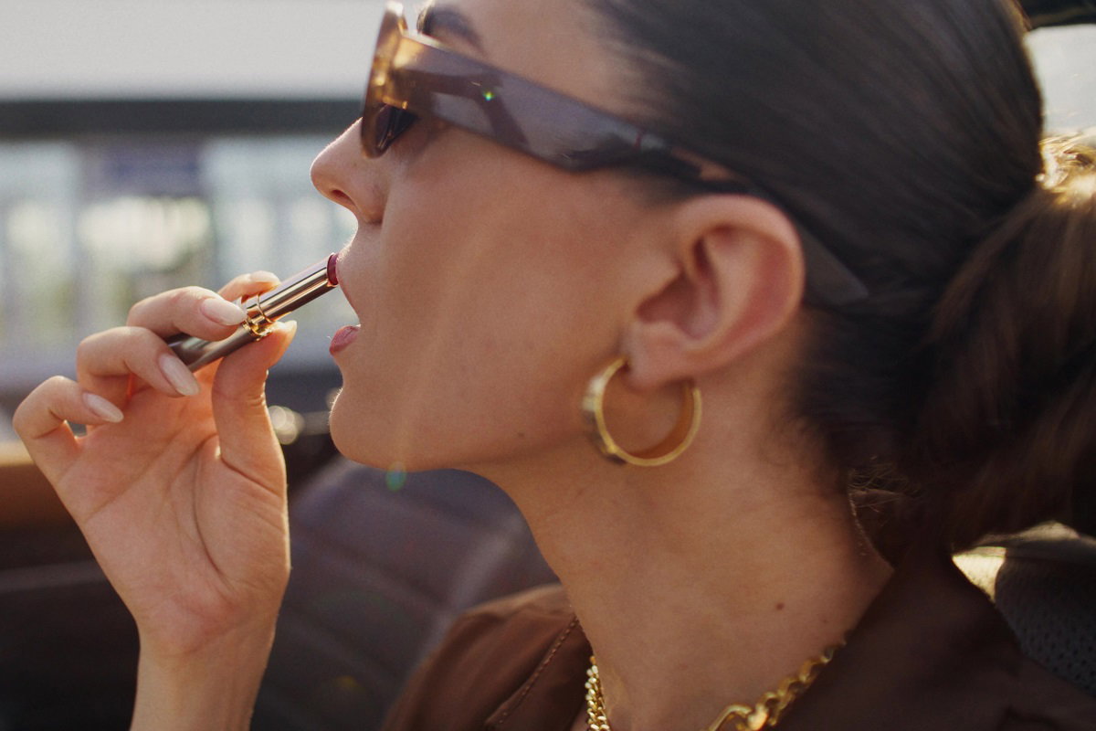 Oto najmodniejsze pomadki na jesień 2025. Takie usta będzie nosiła każda „it girl” / Getty Images, M-ART Production