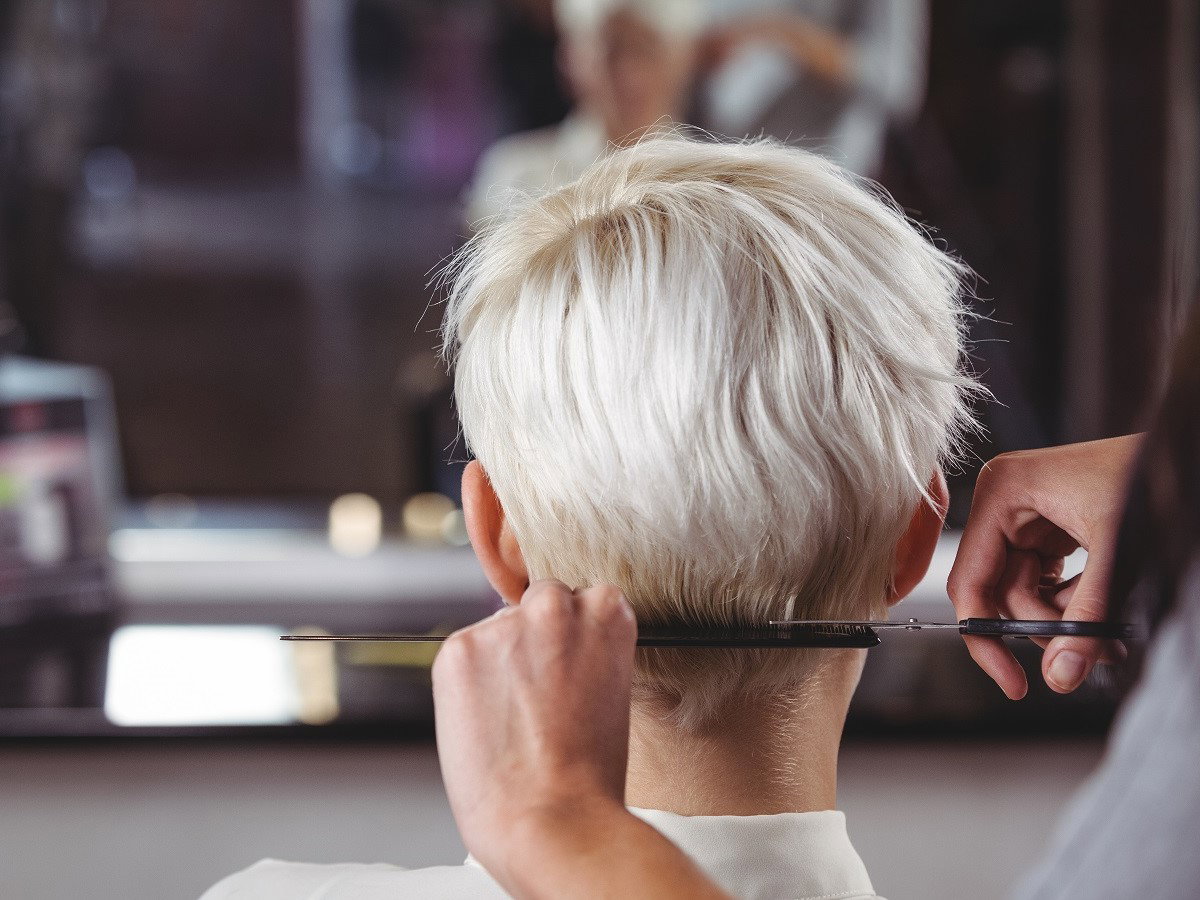 fryzura tausled pixie