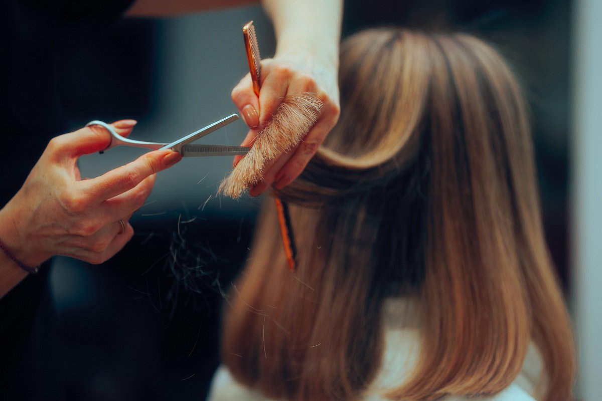 Ta fryzura będzie królowała jesienią 2025. To ukłon w stronę trendów sprzed lat/Getty Images, nicoletaionescu