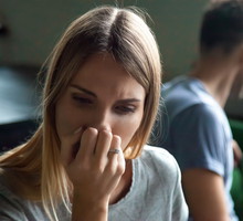 Było, ale nie minęło? Zazdrość retroaktywna może zniszczyć najlepsze związki / Getty Images, fizkes