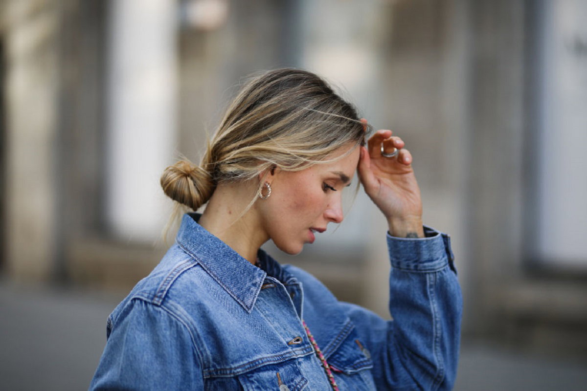 Nie przepłacam u fryzjera i robię złociste refleksy w domu. Wystarczą 3 składniki z kuchni / Getty Images, Jeremy Moeller