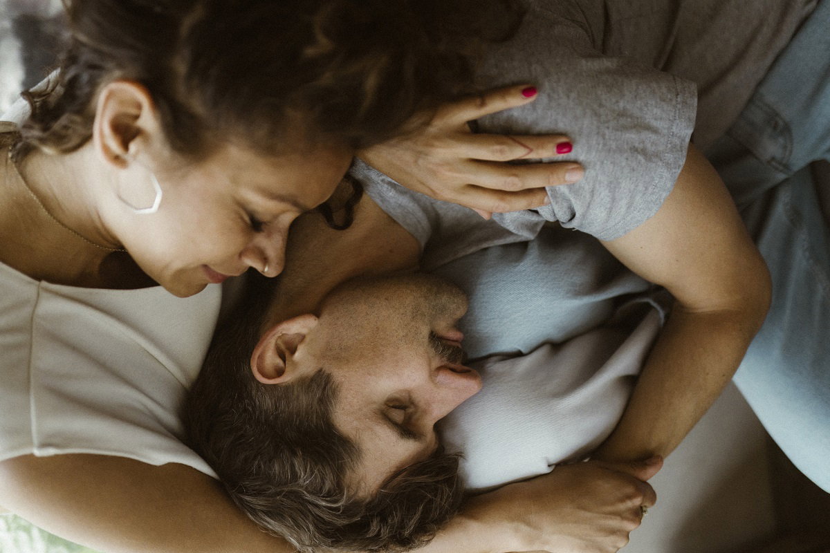 Nowy związek zaraz rozstaniu? Uważaj, czy nie jesteś czyimś "plastrem" / Getty Images, Maskot