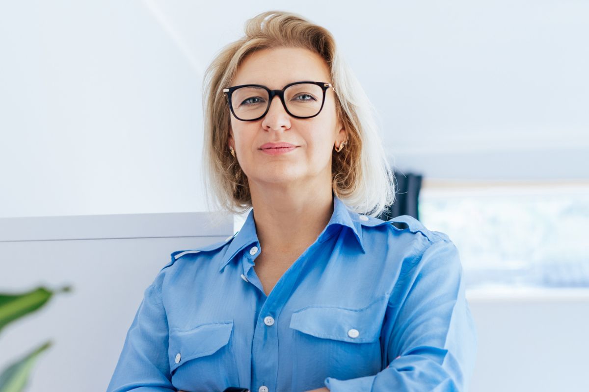 poważna kobieta 30+