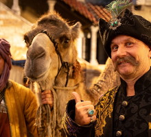 Drugi sezon “1670” dopiero wleciał na Netflix, a już zapowiadają trzeci. Wiemy, kiedy się pojawi / materiały prasowe Netflix