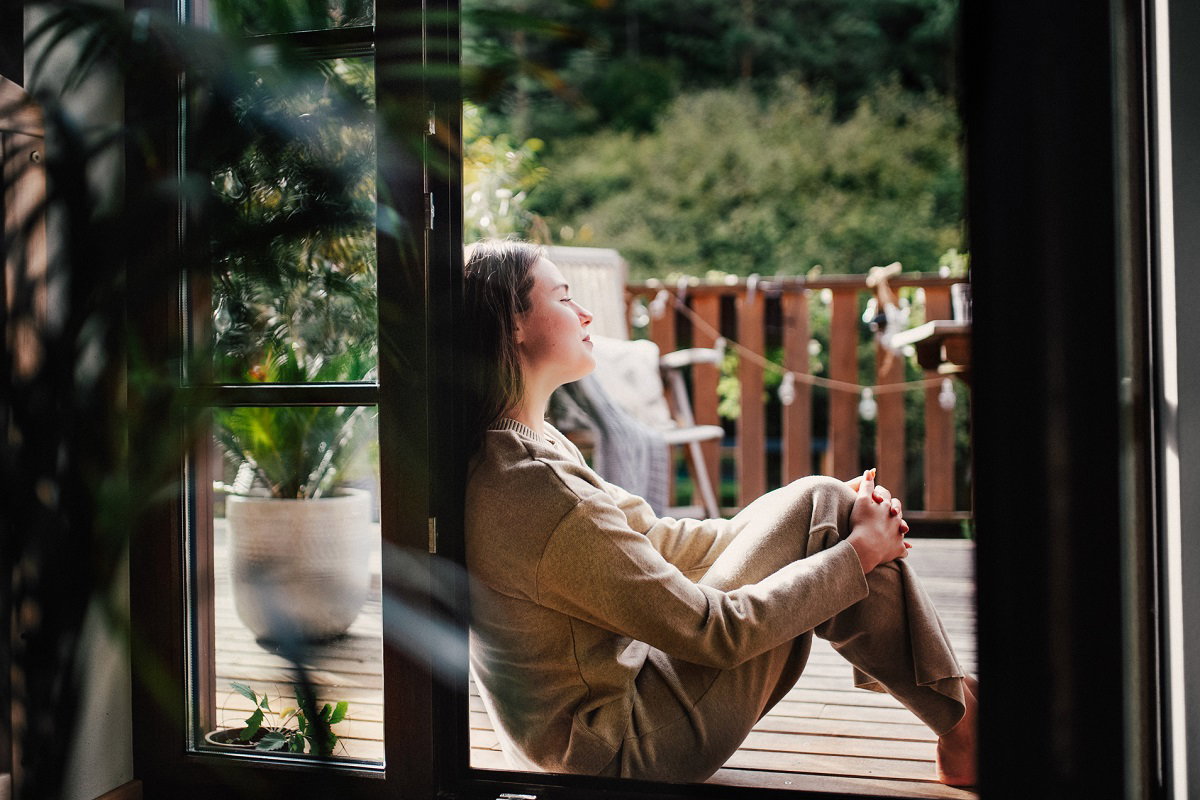 Odpoczywasz, ale wciąż czujesz zmęczenie? Najpierw zadbaj o te 4 detale / Getty Images, Halfpoint Images