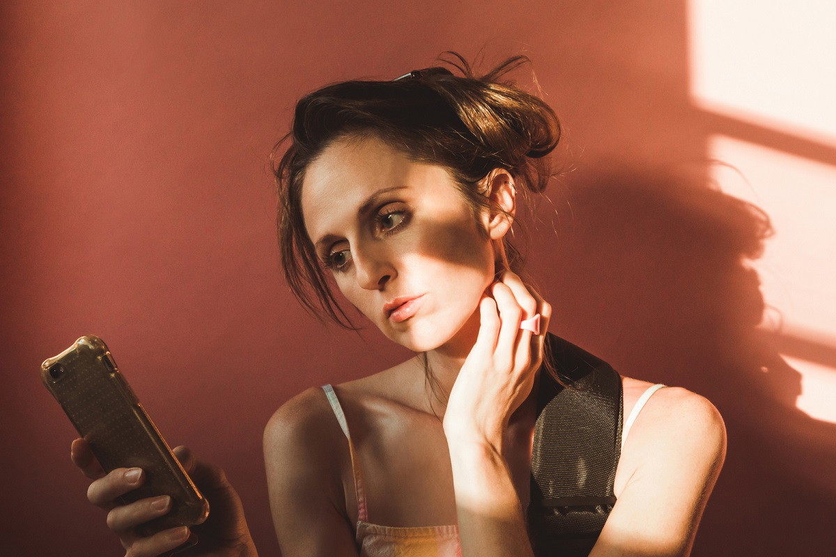 Phubbing to największa zmora naszych czasów. Powoli niszczy wszystkie relacje / Getty Images, Jena Ardell