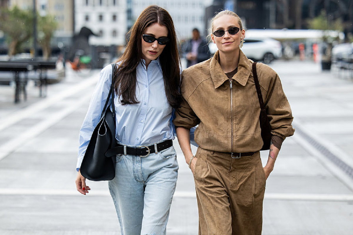 3 modowe "sztuczki" dla niskich kobiet. Tak optycznie wydłużysz sylwetkę / Getty Images, Christian Vierig