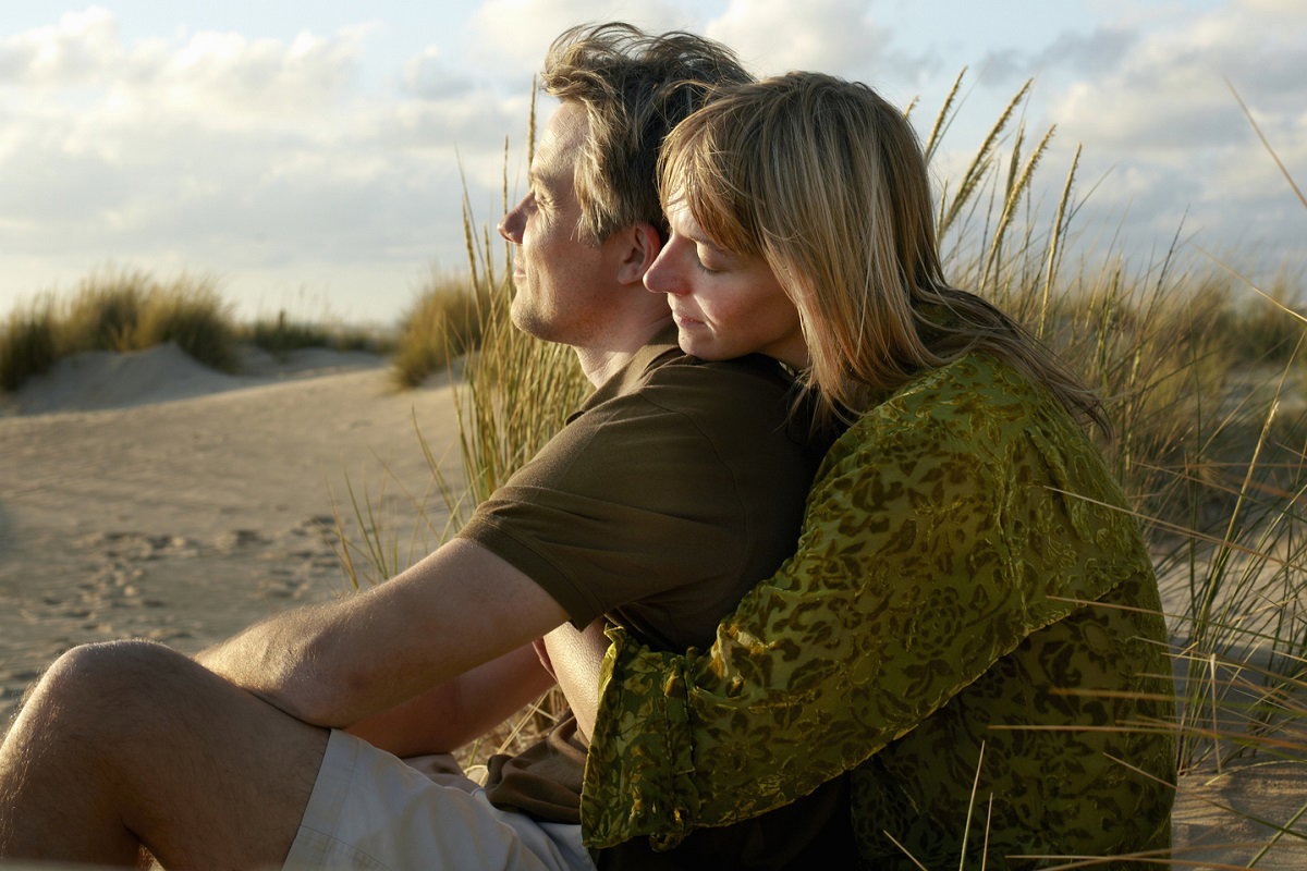 Pary z długim stażem robią tę 1 rzecz. Nic tak nie cementuje związku / Getty Images, Gary John Norman