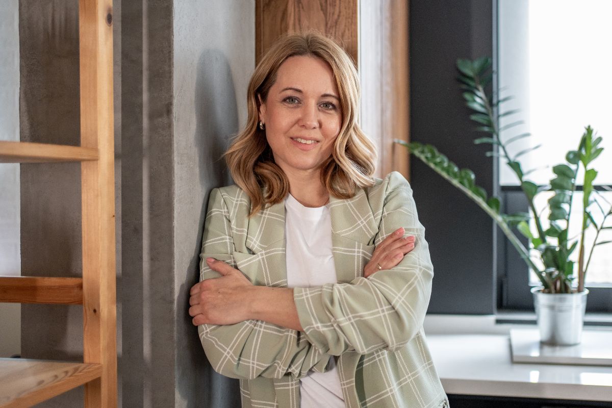 pewna siebie kobieta 40+