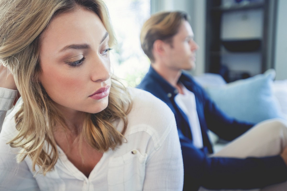 Partner nie chce dorosnąć? Te 3 sygnały zdradzają mężczyzn z kompleksem Piotrusia Pana / Getty Images, courtneyk