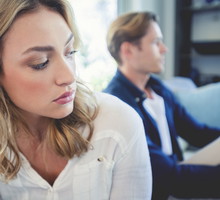 Partner nie chce dorosnąć? Te 3 sygnały zdradzają mężczyzn z kompleksem Piotrusia Pana / Getty Images, courtneyk