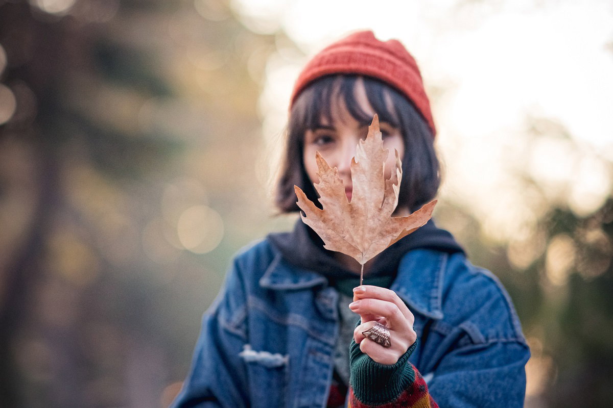 Jak „przetrwać” jesień, nie dając się szarudze? Zacznij od wyjścia z domu / Getty Images, ZeynepKaya