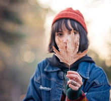 Jak „przetrwać” jesień, nie dając się szarudze? Zacznij od wyjścia z domu / Getty Images, ZeynepKaya
