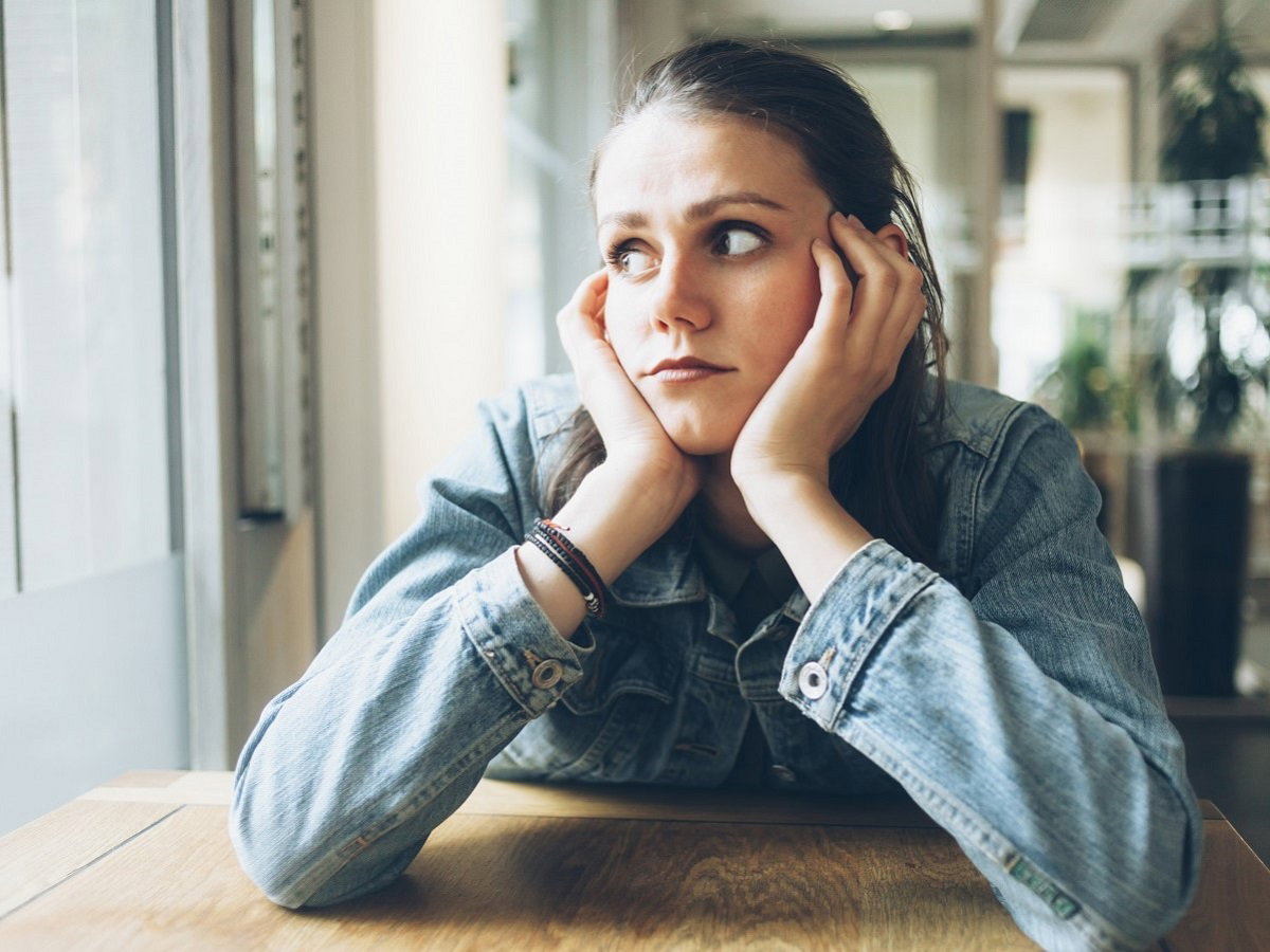 rozczarowana dziewczyna