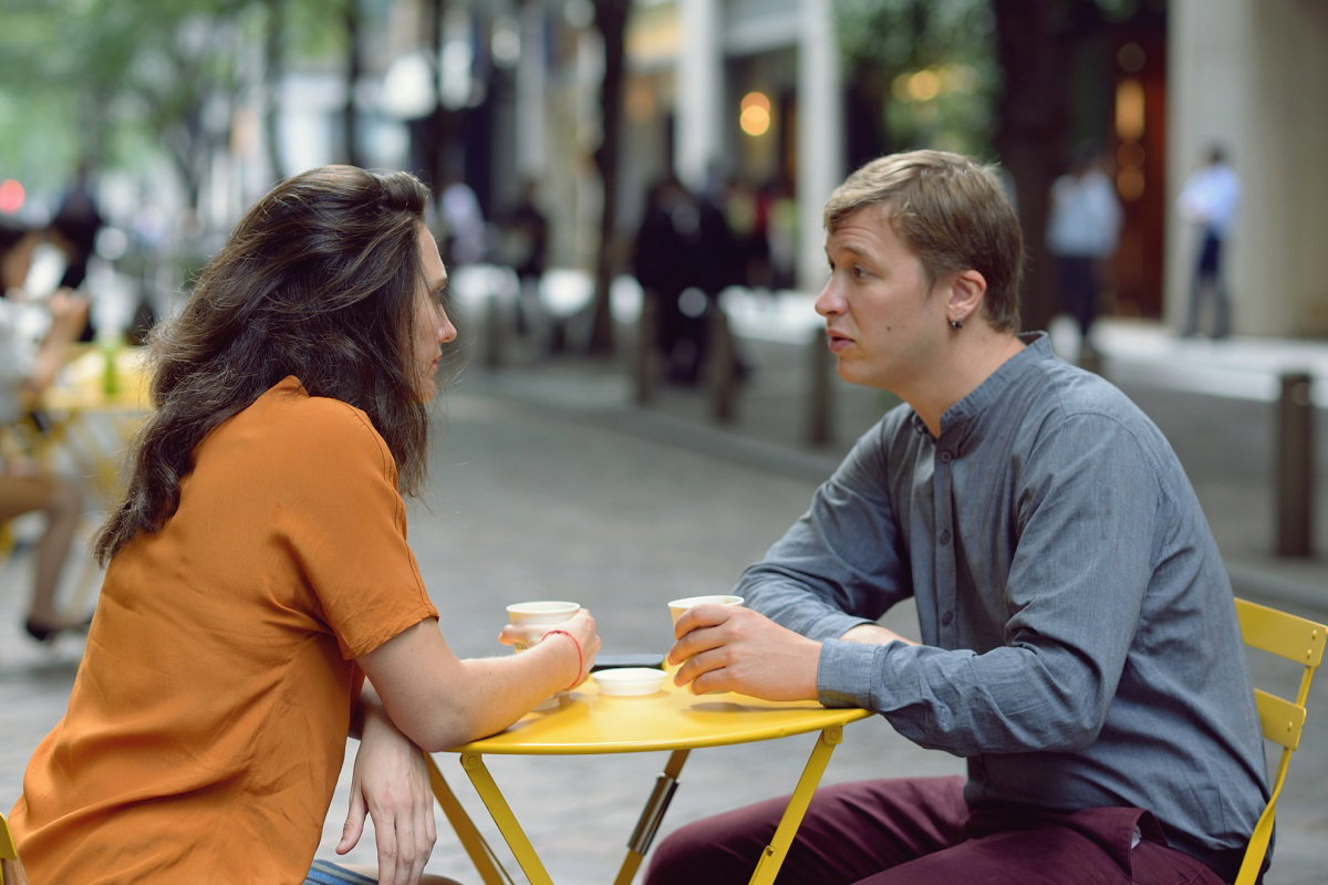 Szybkie zwierzenia i jeszcze szybsze rozczarowanie. Czym grozi floodlighting? / Getty Images, electravk